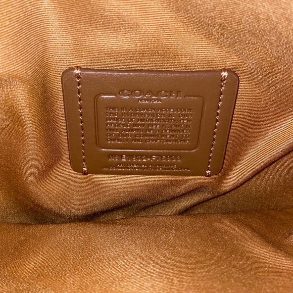 Coach Large Gummy Bear Logo Clutch Cover New Gift - Picture 8 of 9